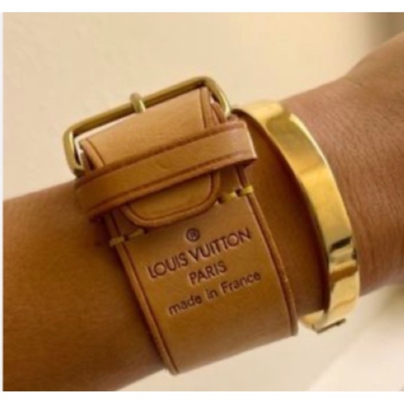 LOUIS VUITTON
Vachetta Luggage Tag : Poignet Set - Picture 2 of 15